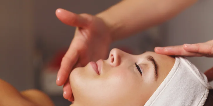 Relax v rakouském termálním areálu Therme Laa: sauny, bazén se slanou vodou i tobogán