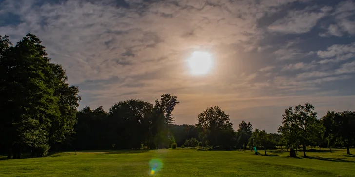 Golf na 9jamkovém hřišti: 1–10 her vč. zapůjčení vybavení pro 1 i 2 osoby