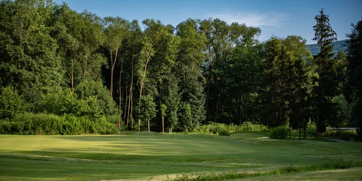 Golf na 9jamkovém hřišti: 1–10 her vč. zapůjčení vybavení pro 1 i 2 osoby