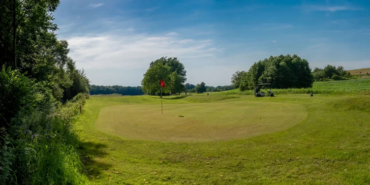 Golf na 9jamkovém hřišti: 1–10 her vč. zapůjčení vybavení pro 1 i 2 osoby