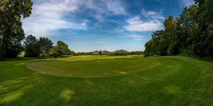 Golf na 9jamkovém hřišti: 1–10 her vč. zapůjčení vybavení pro 1 i 2 osoby