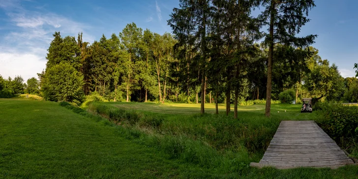 Golf na 9jamkovém hřišti: 1–10 her vč. zapůjčení vybavení pro 1 i 2 osoby