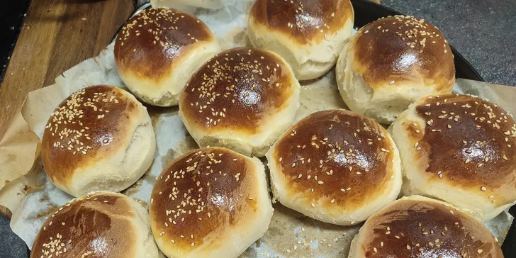 Burger dle výběru z 11 druhů, hranolky a dip pro 1 i 2 osoby, možnost rozvozu po Šumperku