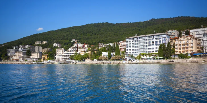 Letní dovolená na Opatijské riviéře: hotel se stravou, pláž, bazén, first minute slevy