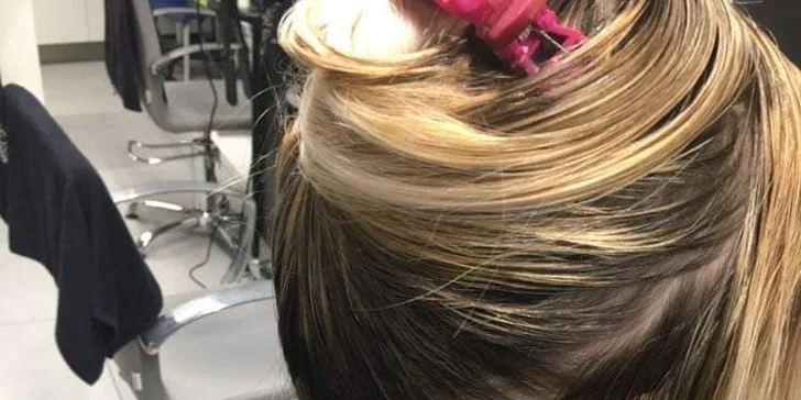 Kadeřnický balíček: střih, barva, ošetření Kérastase, masáž hlavy i styling