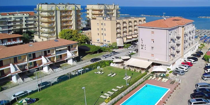 Pobyt u italské Ravenny pro pár i rodinu: hotel u moře, plná penze i bazén v létě