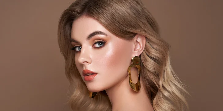 Kadeřnický balíček: střih, barva, ošetření Kérastase, masáž hlavy i styling