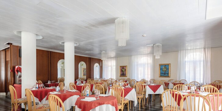 3* hotel přímo u Lago di Garda se snídaní: vyhlídková terasa, termíny od jara do podzimu