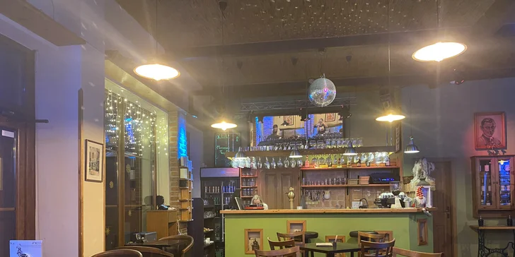 Burger dle výběru z 11 druhů, hranolky a dip pro 1 i 2 osoby, možnost rozvozu po Šumperku