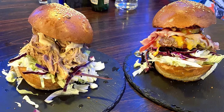 Burger dle výběru z 11 druhů, hranolky a dip pro 1 i 2 osoby, možnost rozvozu po Šumperku