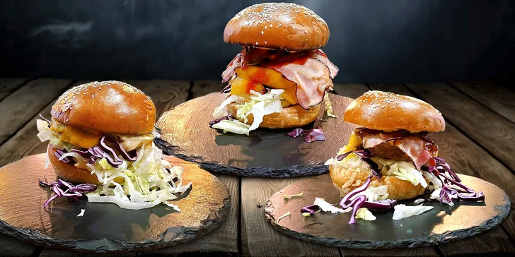 Burger dle výběru z 11 druhů, hranolky a dip pro 1 i 2 osoby, možnost rozvozu po Šumperku