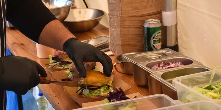 Burger dle výběru z 11 druhů, hranolky a dip pro 1 i 2 osoby, možnost rozvozu po Šumperku