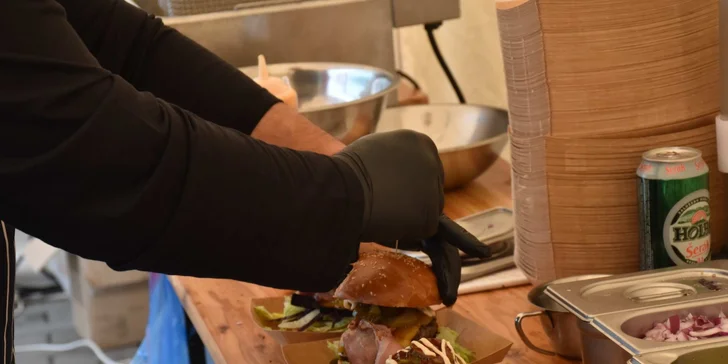 Burger dle výběru z 11 druhů, hranolky a dip pro 1 i 2 osoby, možnost rozvozu po Šumperku