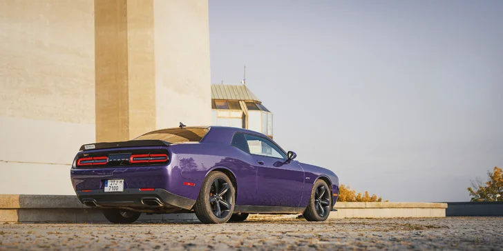 Zažijte pravou Ameriku s Dodge Challenger Shaker: 20–50 km i svezení se závodníkem