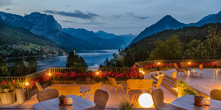 Pobyt v rakouských Alpách: hotelové pokoje i apartmány u jezera Grundlsee, wellness a snídaně