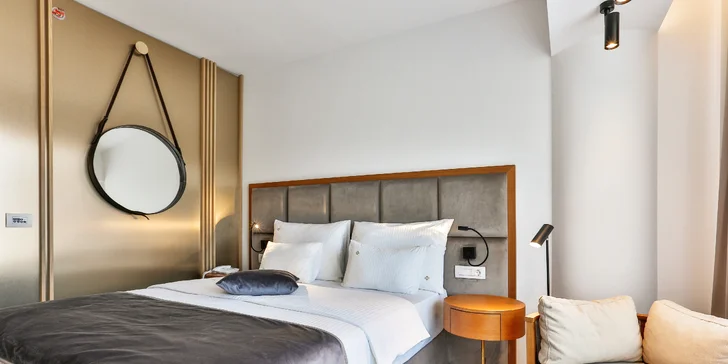 Dovolená v Budvě v Černé Hoře: snídaně, pokoj nebo apartmán, venkovní bazén i pláž 6 min od hotelu