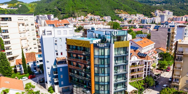 Pohodová dovolená v Černé Hoře: polopenze, neomezený vstup do bazénu a pláž jen 450 m od hotelu