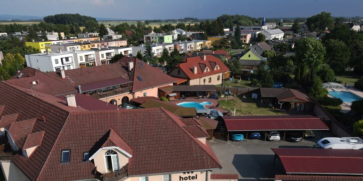 Pobyt blízko Olomouce: hotel se zahradou, wellness, bazénem i bowlingem