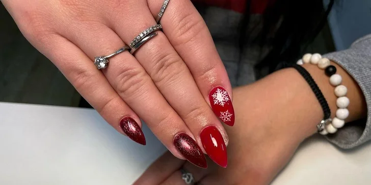 Krásné nehty v luxusním salonu na Žižkově: gel lak, gelová modeláž i masáž rukou a olejíček