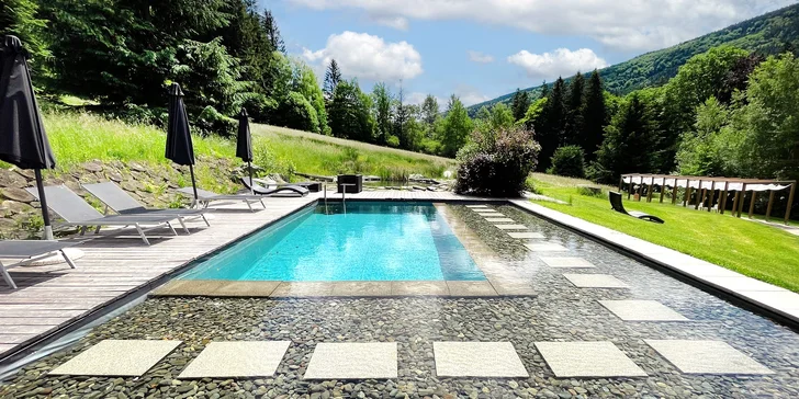 Dovolená v Beskydech: luxusní designový garden hotel s vynikající kuchyní, wellness i přírodním koupáním