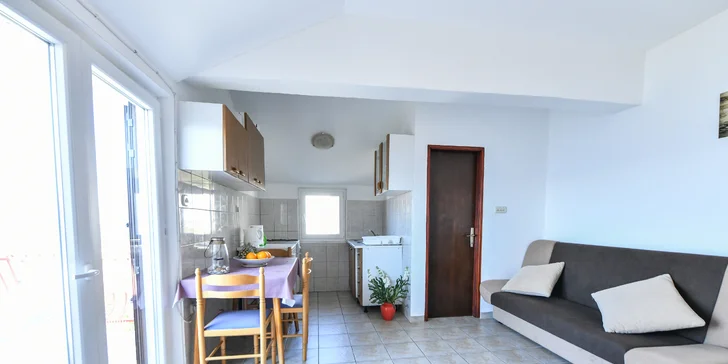 Omišská riviéra na 7 nocí: apartmány jen 100 m od pláže s kapacitou až 6 osob