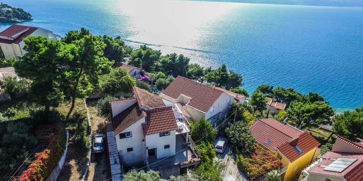 Omišská riviéra na 7 nocí: apartmány jen 100 m od pláže s kapacitou až 6 osob