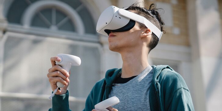 Zapůjčení VR setu Meta Quest 2 i s posláním domů: celý den či víkend ve virtuální realitě