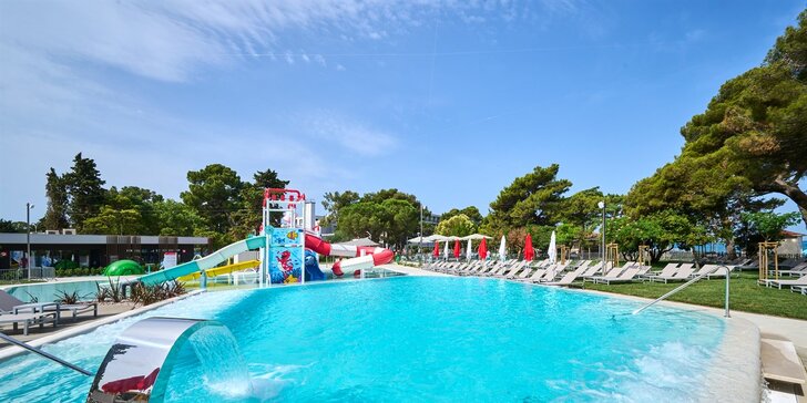 4* dovolená v chorvatském Umagu se snídaní: pláž, bazény a wellness, děti do 12 let zdarma