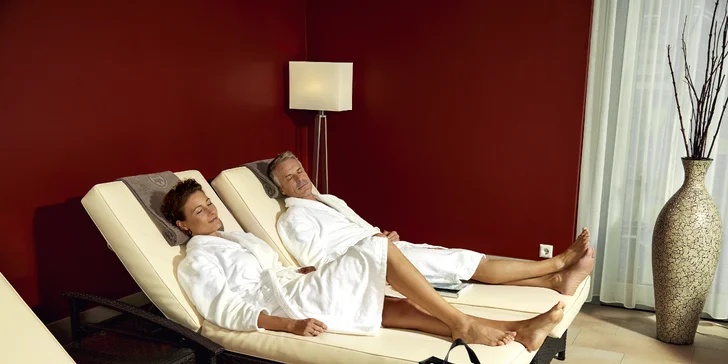 Relax v rakouském termálním areálu Therme Laa: sauny, bazén se slanou vodou i tobogán