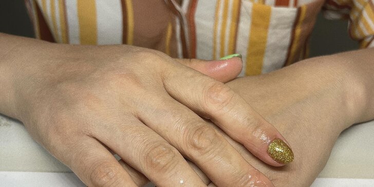 Star Nails: manikúra s Shellacem či mokrá pedikúra s gel lakem