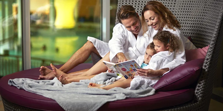 Relax v rakouském termálním areálu Therme Laa: sauny, bazén se slanou vodou i tobogán