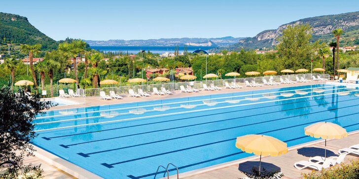 Pobyt jen 3 km od Gardského jezera: bazén s výhledem na jezero i miniklub pro děti
