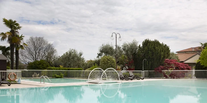 4* dovolená u italského Lago di Garda: snídaně a venkovní bazény, 800 metrů od jezera