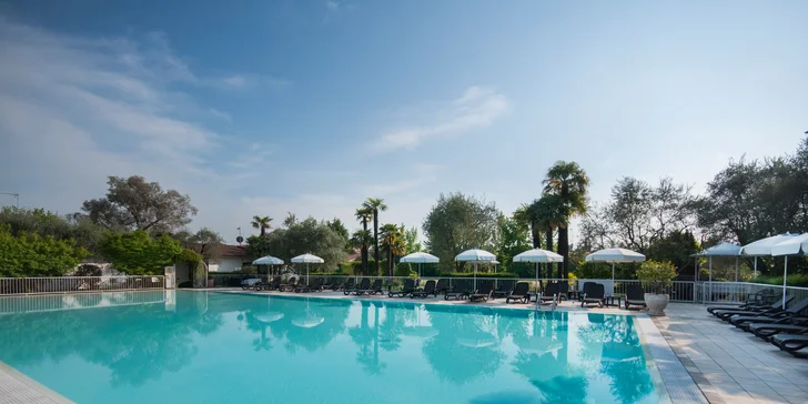 4* dovolená u italského Lago di Garda: snídaně a venkovní bazény, 800 metrů od jezera