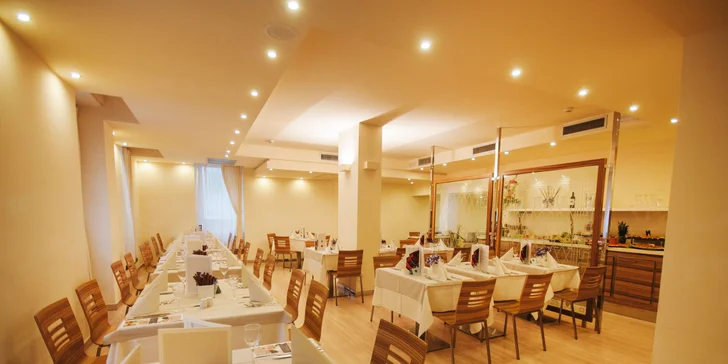 Dovolená u Lago di Garda v elegantním 4* hotelu: historické centrum, sluneční terasa, výhled na hory i na jezero