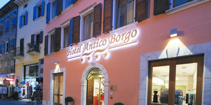 Dovolená u Lago di Garda v elegantním 4* hotelu: historické centrum, sluneční terasa, výhled na hory i na jezero