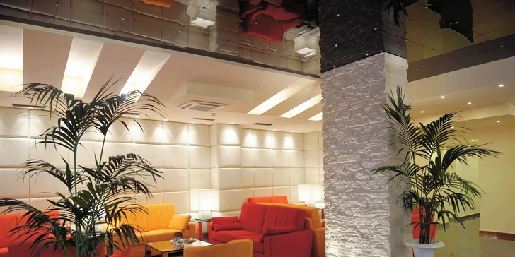 Dovolená u Lago di Garda v elegantním 4* hotelu: historické centrum, sluneční terasa, výhled na hory i na jezero