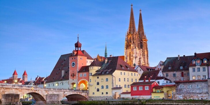 Jednodenní výlet přímým vlakem do bavorského Regensburgu: plavba po Dunaji, procházka historickým centrem