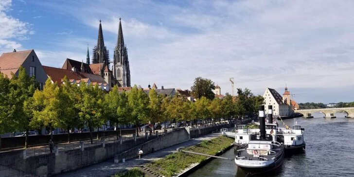 Jednodenní výlet přímým vlakem do bavorského Regensburgu: plavba po Dunaji, procházka historickým centrem