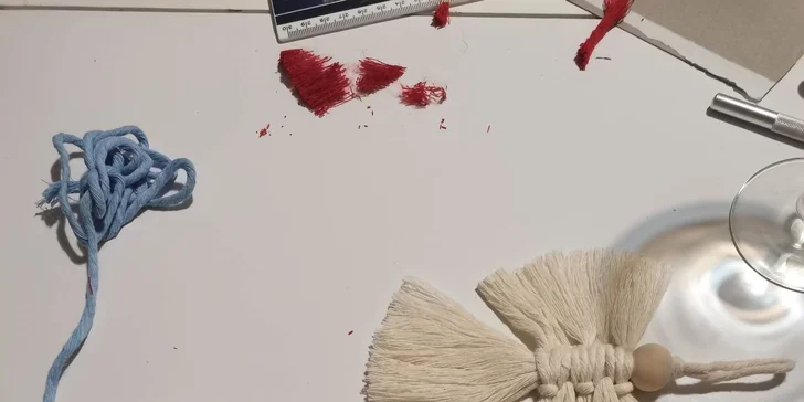 Výroba dekorací a praktických drobností do bytu pro potěchu duše i oka: mýdlo i svíčka