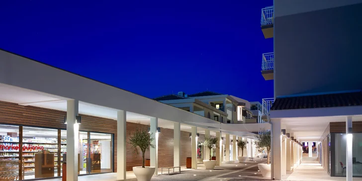 4* apartmánový resort v letovisku Pula: ubytování až pro 4 osoby, 200 m od pláže, s bazény a tobogánem, možnost snídaní