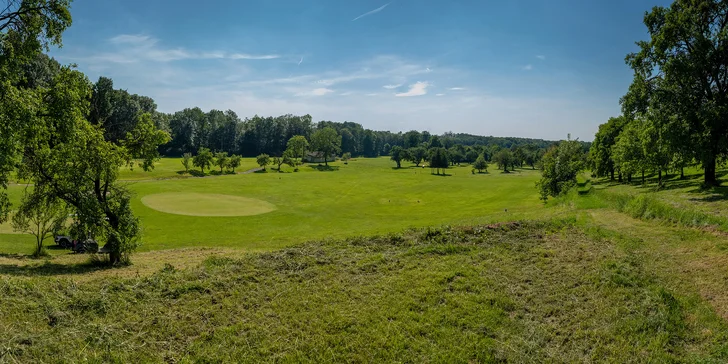 Golf na 9jamkovém hřišti: 1–10 her vč. zapůjčení vybavení pro 1 i 2 osoby