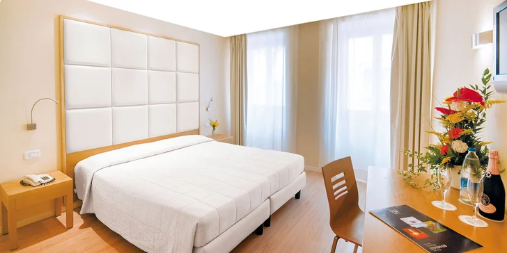 Dovolená u Lago di Garda v elegantním 4* hotelu: historické centrum, sluneční terasa, výhled na hory i na jezero
