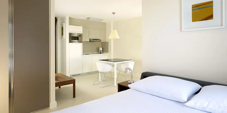 4* apartmánový resort v letovisku Pula: ubytování až pro 4 osoby, 200 m od pláže, s bazény a tobogánem, možnost snídaní