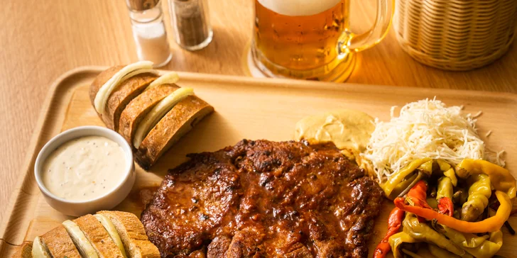Obědová nálož: půl kila krkovice, zelenina, omáčky a chleba pro 2 osoby