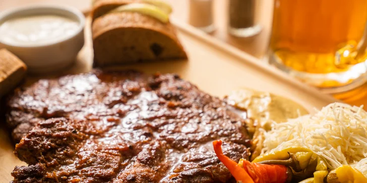 Obědová nálož: půl kila krkovice, zelenina, omáčky a chleba pro 2 osoby