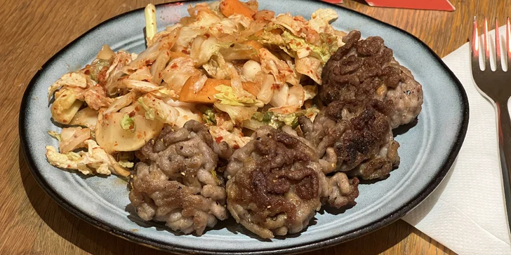 Masové koule s kimchi pro jednoho i dva strávníky přímo u Stodolní