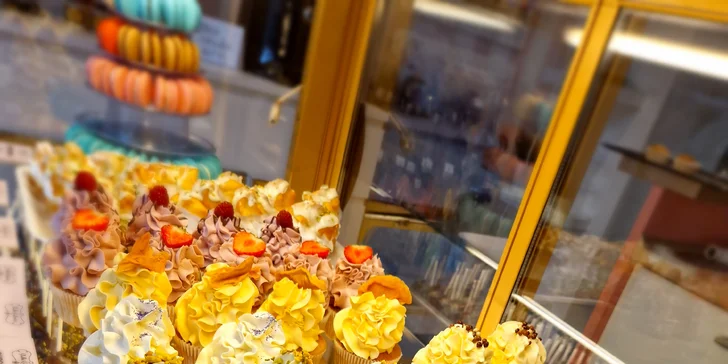 Sladká odměna: dva nebo čtyři cupcaky podle výběru a káva