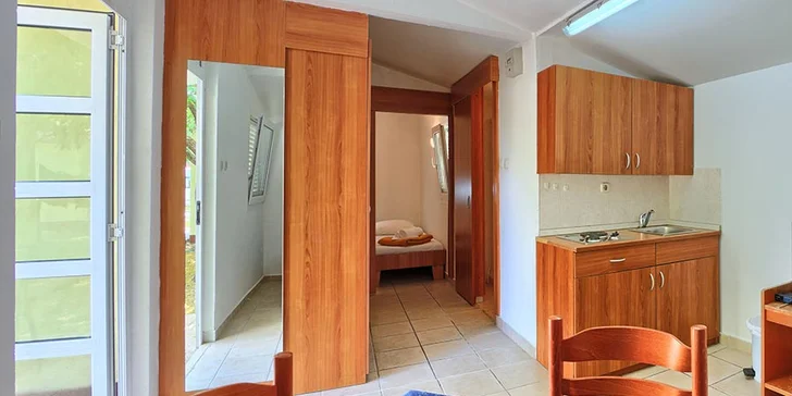 All inclusive pobyt u Splitu: pokoje či bungalovy pro pár i rodinu 150 metrů od pláže