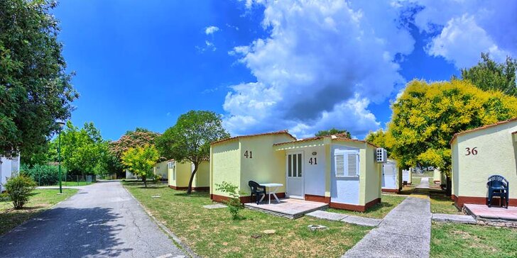 All inclusive pobyt u Splitu: pokoje či bungalovy pro pár i rodinu 150 metrů od pláže